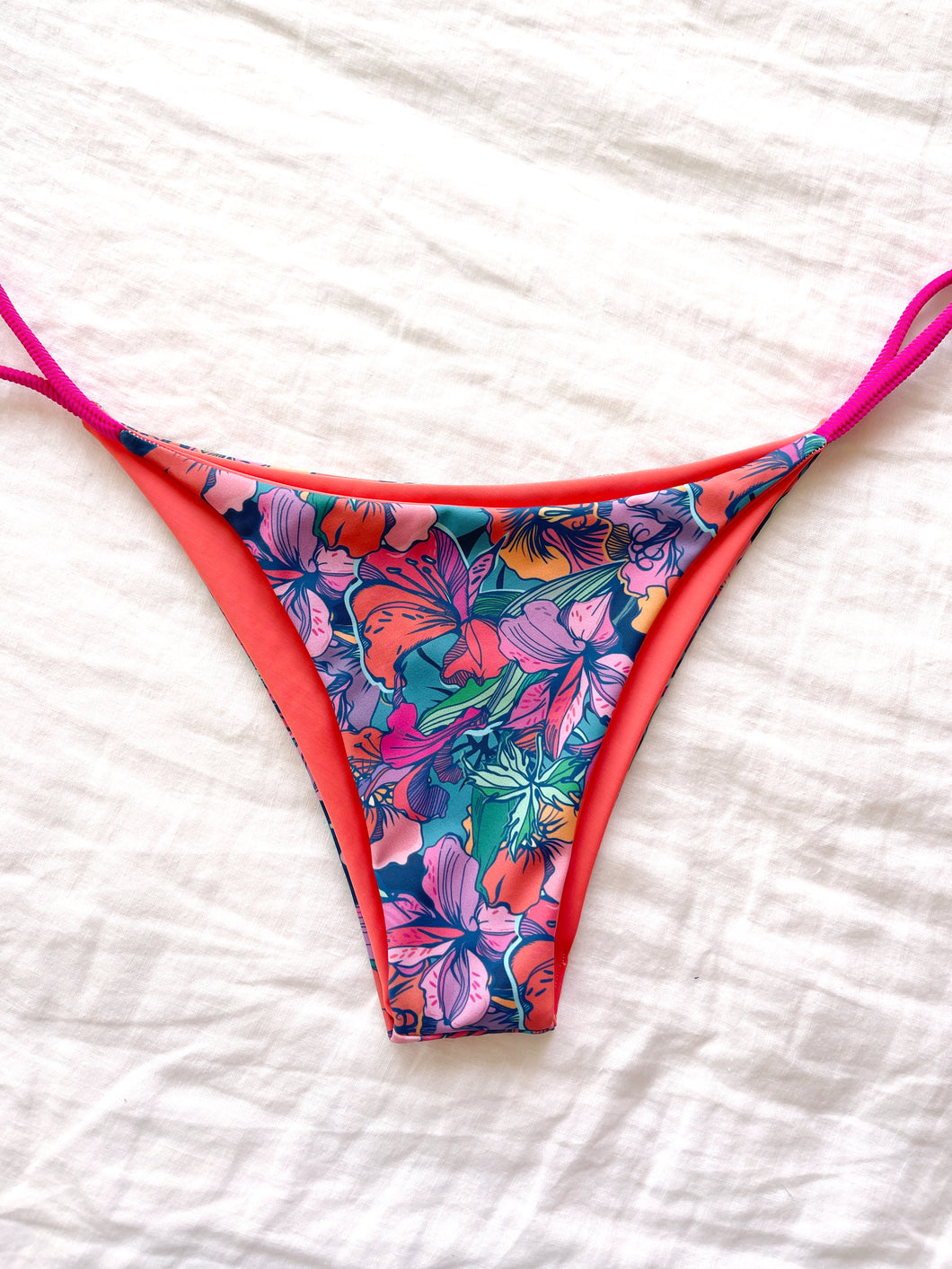 M Roxy bottom