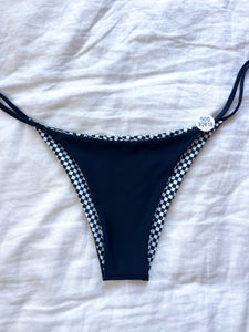 M Roxy bottom