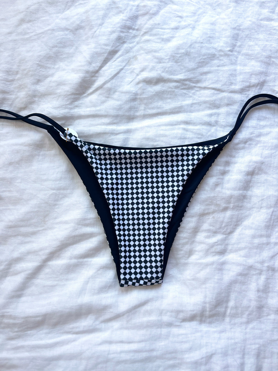 M Roxy bottom